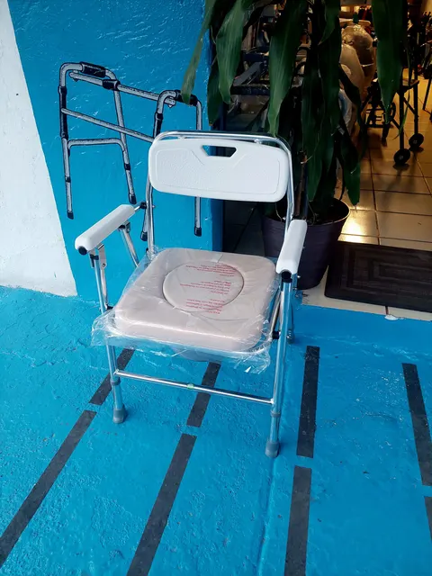 OU476 – Silla Comodo Compacta Acojinada