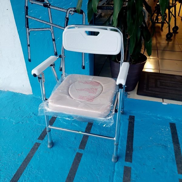 OU476   SILLA COMODO COMPACTA ACOJINADA